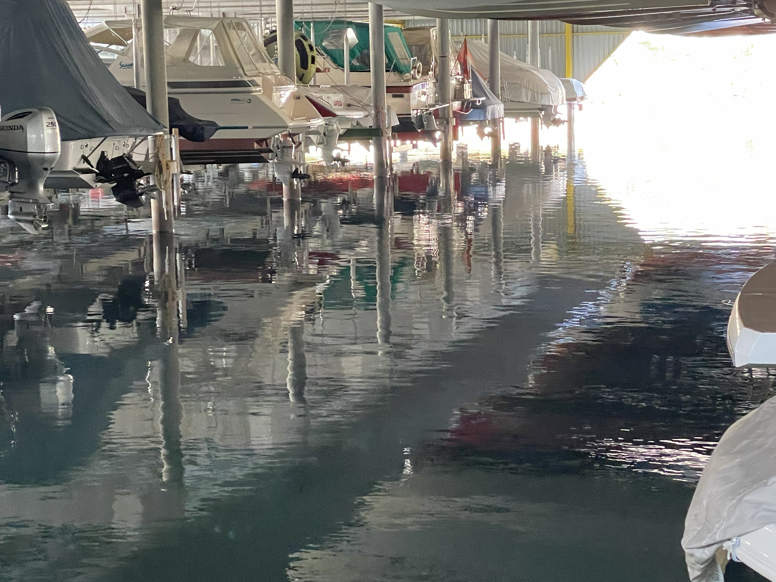 Ausfahrt Bootshalle